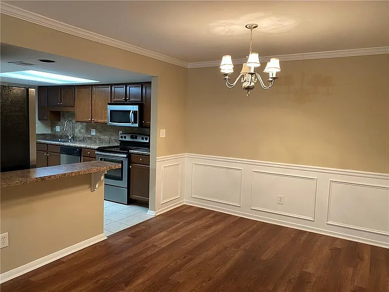 2207 Surrey Ct SE — Photo 4