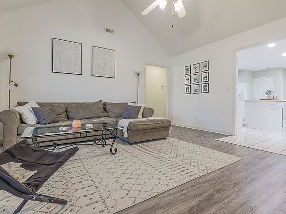 3rd image of 86 Spring Place Dr