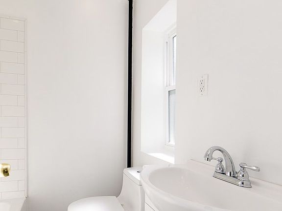 4th image of 1900 Bergen St APT 1