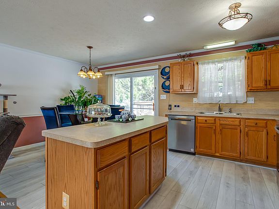 3rd image of 38418 Arlington Dr