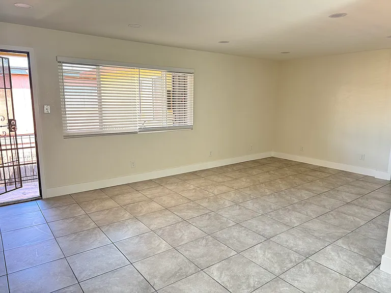 221 E Burnett St #5 — Photo 4