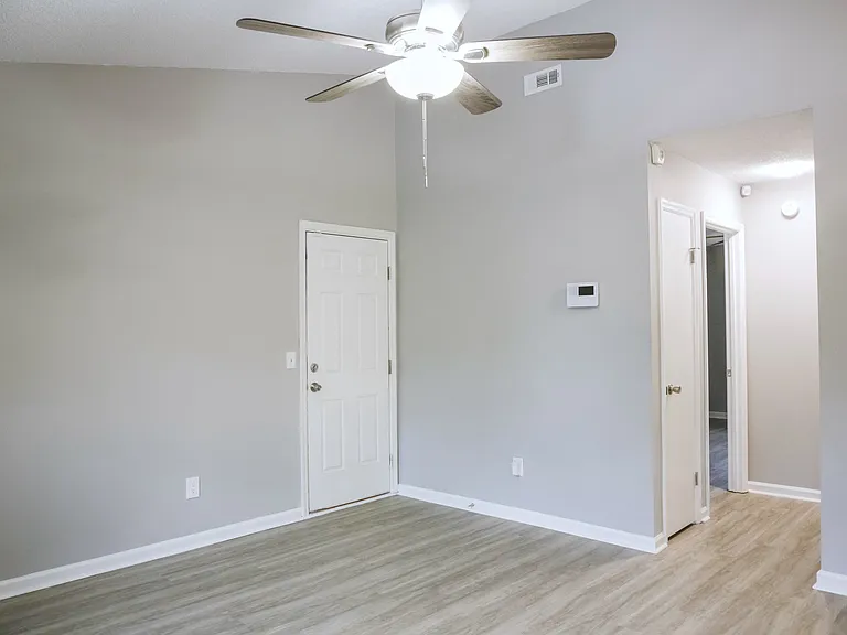 607 Scott St — Photo 7