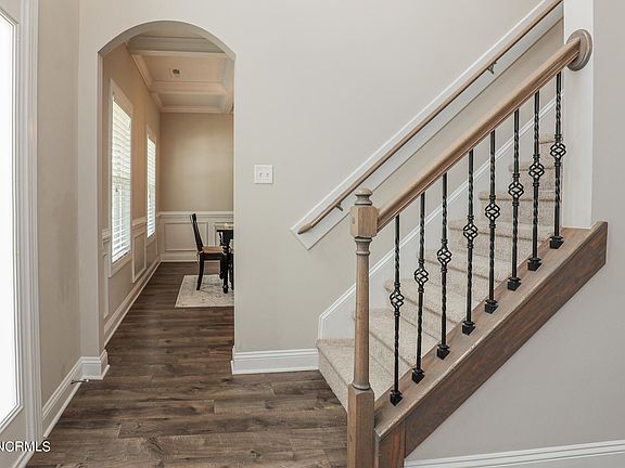 5th image of 203 Wood House Drive