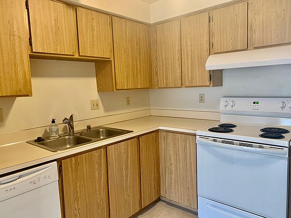 4th image of 915 31st St NE #B