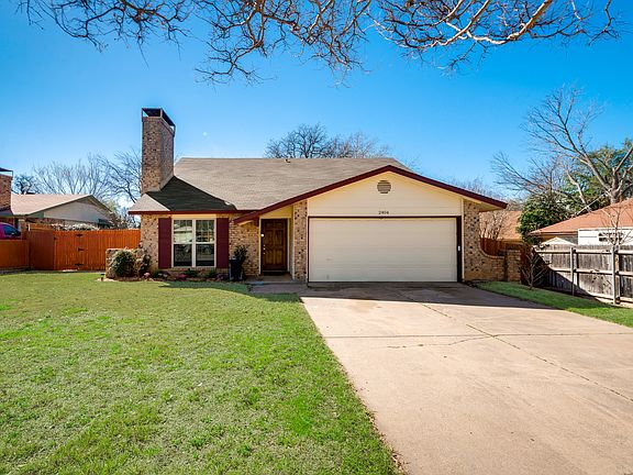 2nd image of 2404 Oakridge Ct