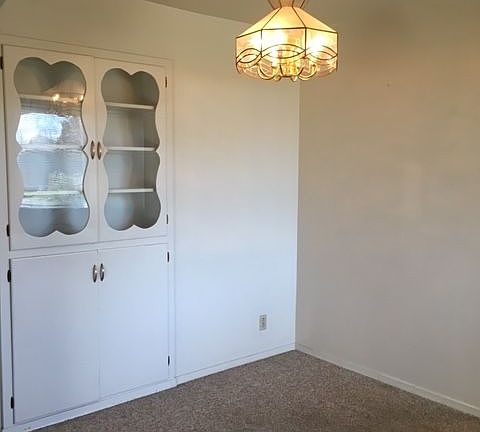 4th image of 500 E Avenue B