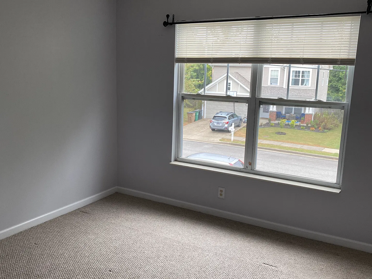 3 bed, 2.5 bath, 1833 sqft, $2,400 — Photo 4