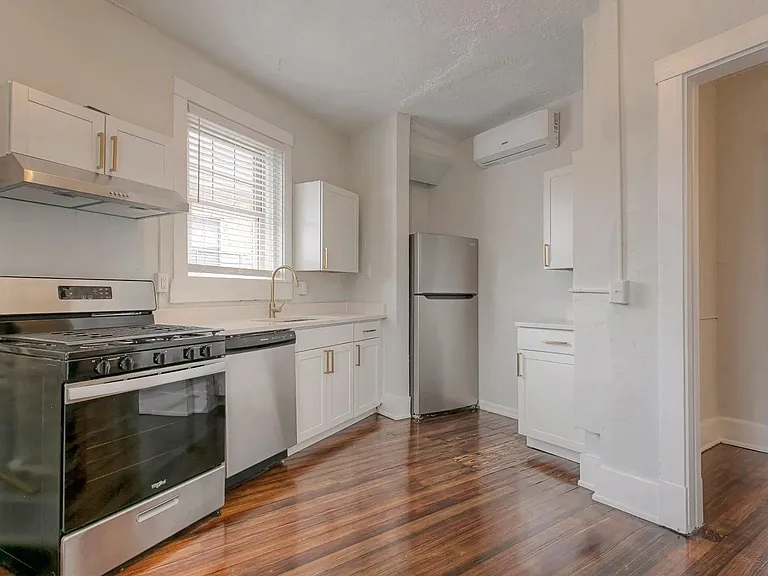 29 W McMillan St #4 — Photo 6