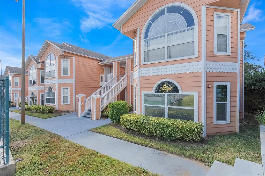 3 bed, 2.0 bath, 1357 sqft, $1,600 — Photo 1