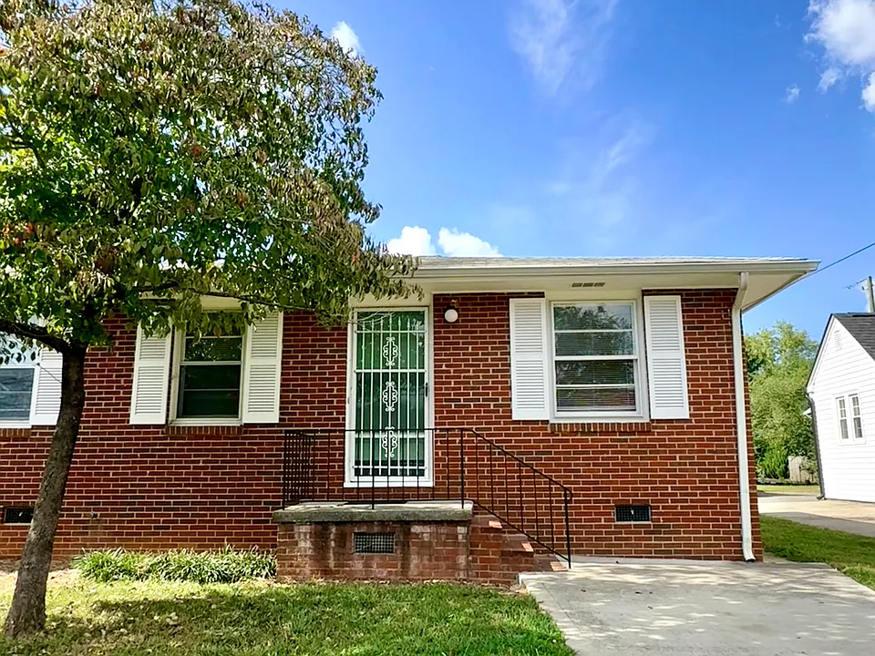 2911 Fairmont Blvd NE