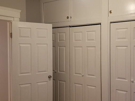 4th image of 3940 Woodbridge Ave