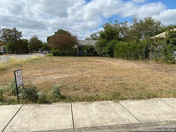 4th image of 823 SW 24th St