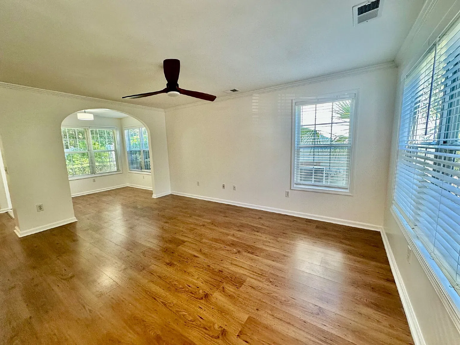 3 bed, 2.5 bath, 1334 sqft, $2,650 — Photo 3