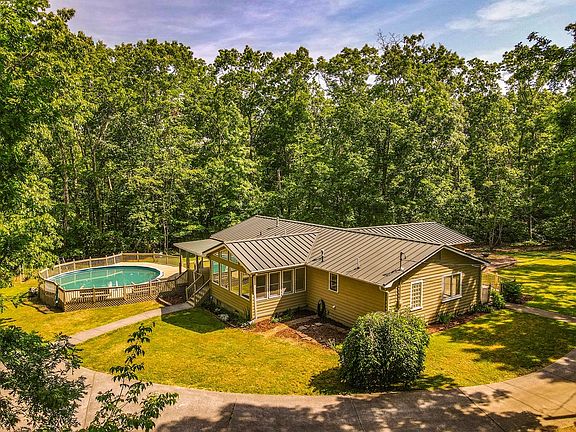 2nd image of 308 Lakeview Dr