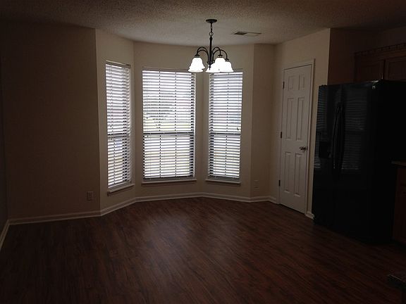 2nd image of 105 Settlers Trl