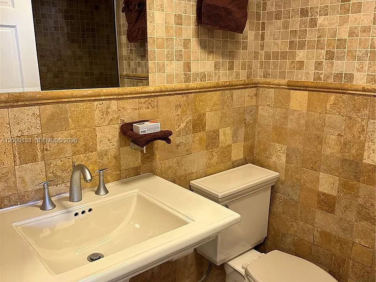 6039 Collins Ave #1510 — Photo 14