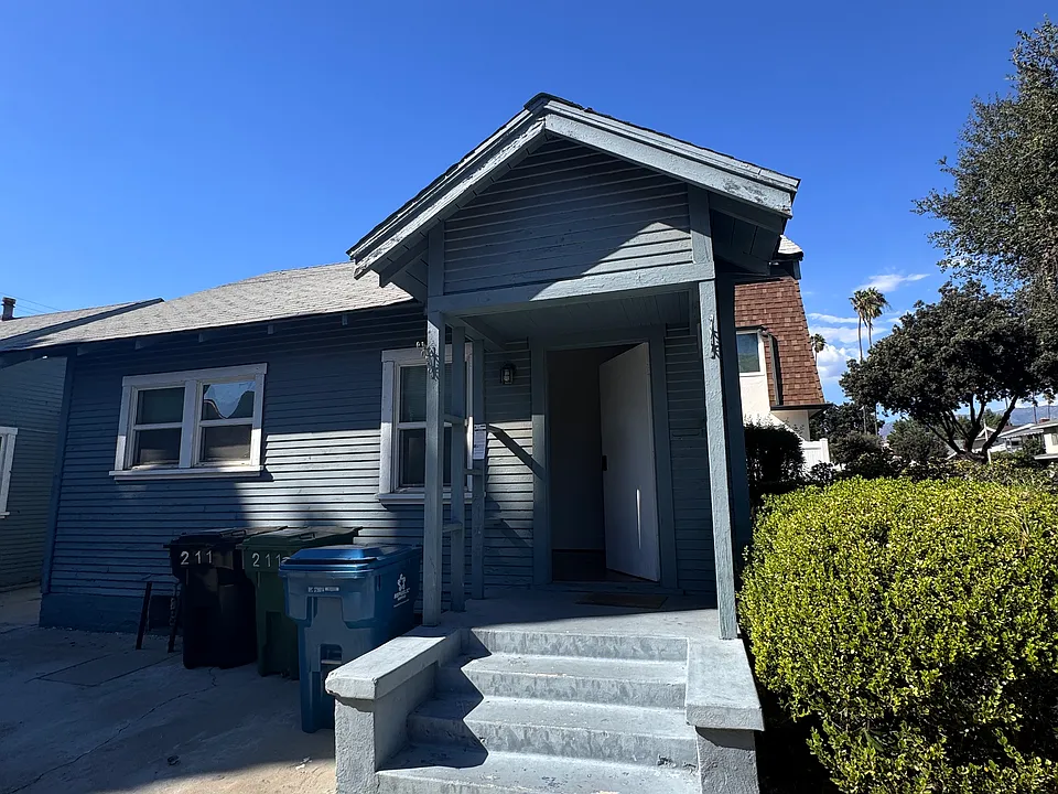 211 N Curtis Ave