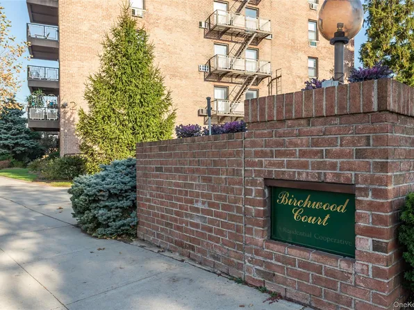 5 Birchwood Court #2-0, Mineola, NY 11501