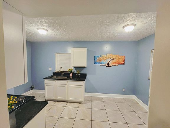4th image of 1061 E 15th Ave