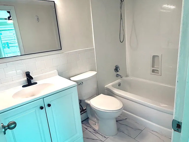 1303 Cranston St #2B — Photo 11
