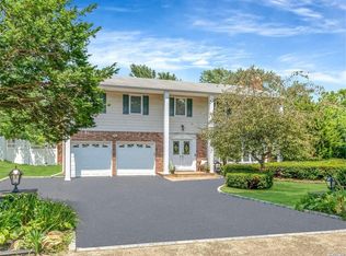 11 Knoll Ln, Smithtown, NY 11787