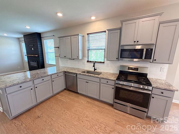 2nd image of 2818 Dominion Ct