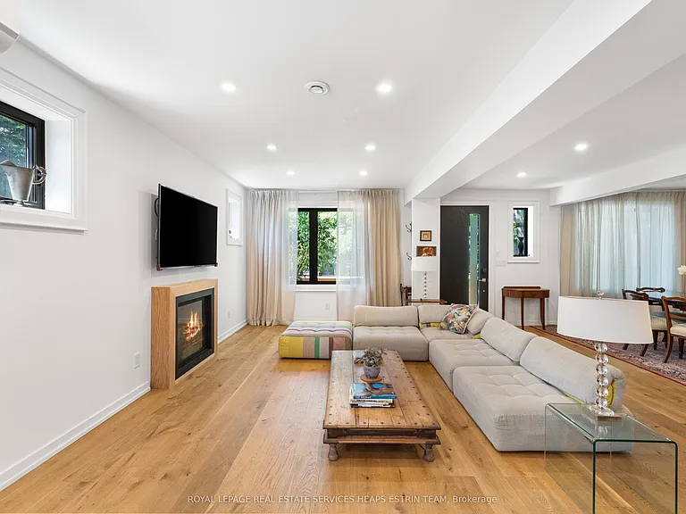 115 Robinson St — Photo 8