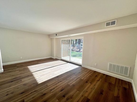 5th image of 1014 Sandlin Pl APT B