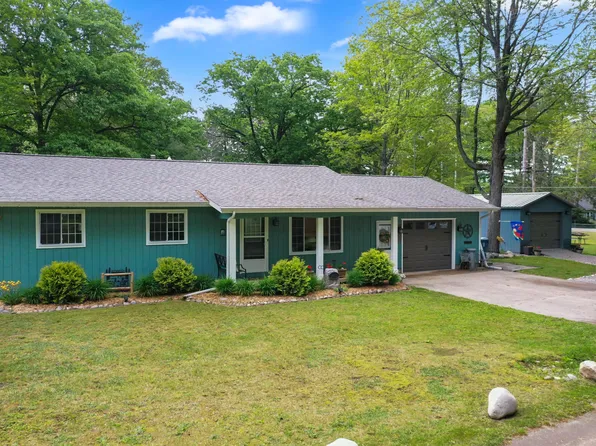 104 Alpena Trl, Houghton Lake, MI 48629