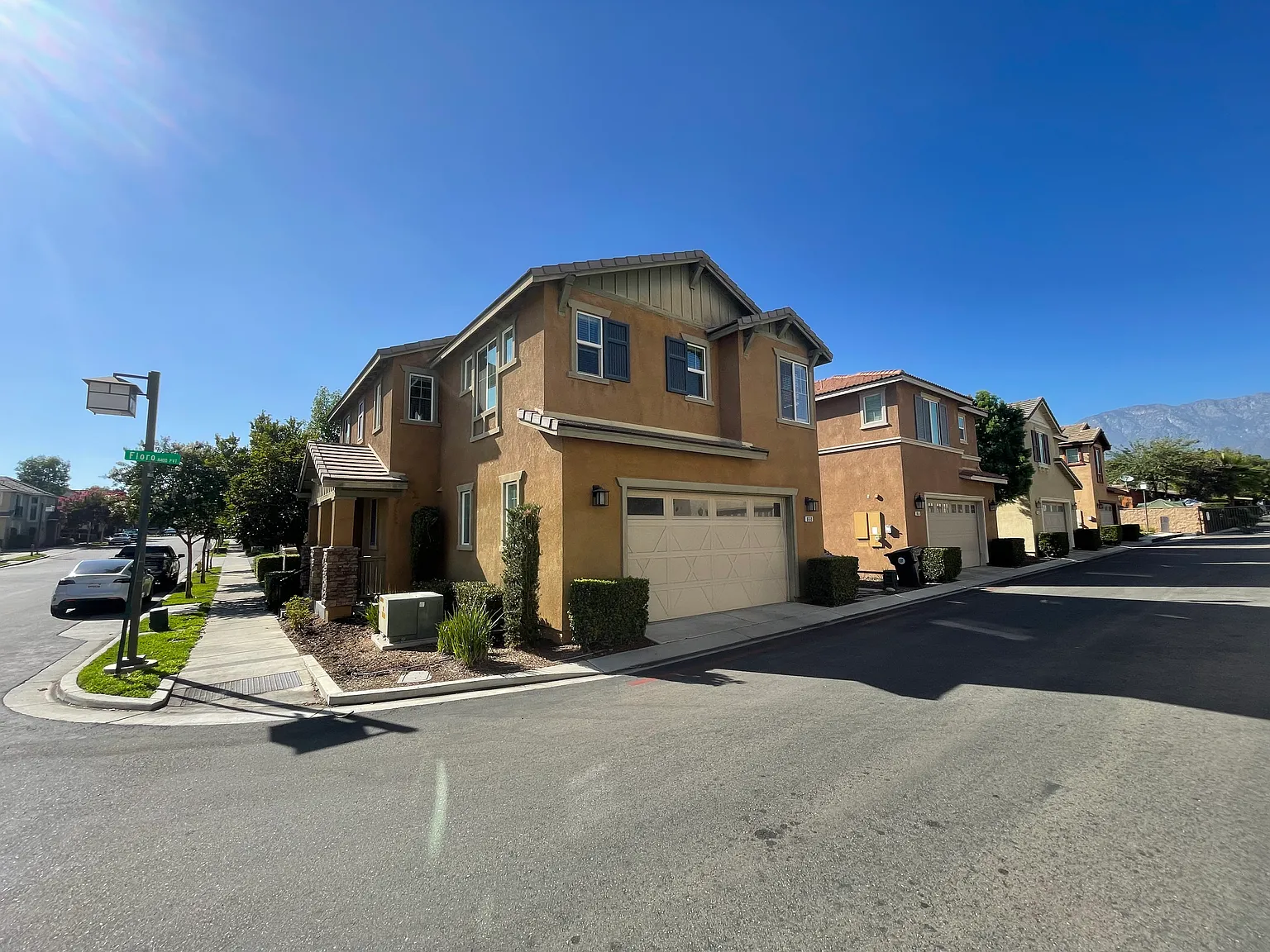 3 bed, 2.5 bath, 1830 sqft, $3,000 — Photo 2