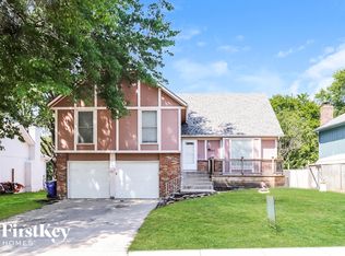 2004 E Sleepy Hollow Dr, Olathe, KS 66062