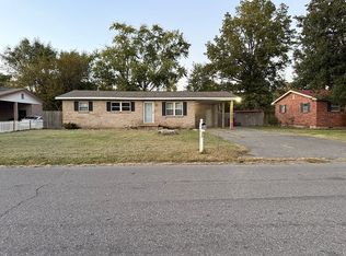 1330 W Murray Ln, Sikeston, MO 63801