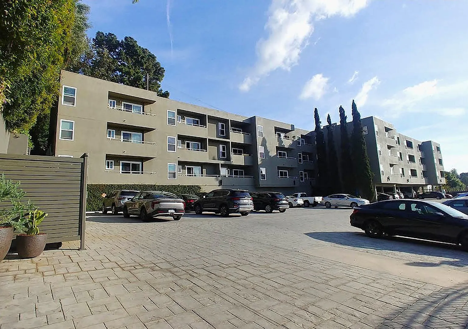 Carmel Heights Apts — Photo 2