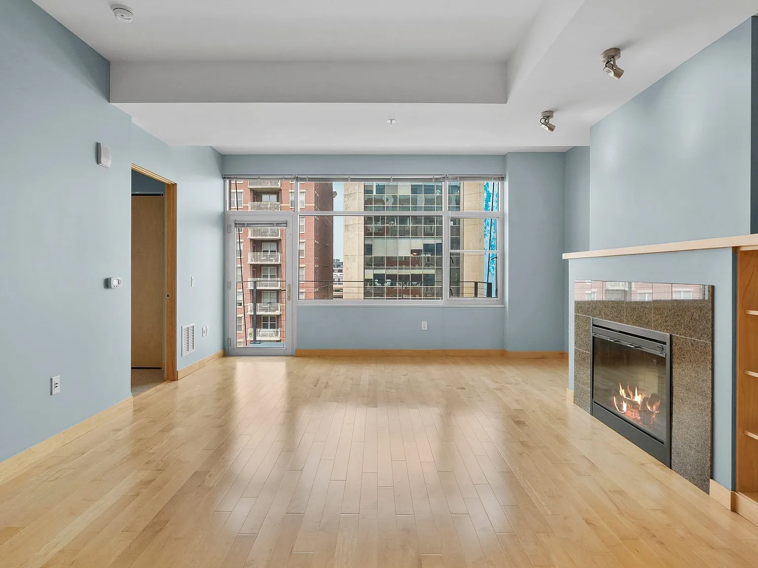 2 bed, 2.0 bath, 1140 sqft, $3,200 — Photo 4