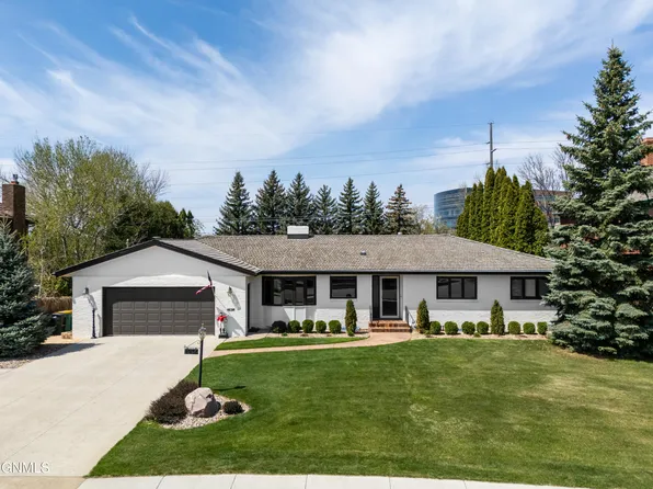 1234 W Highland Acres Rd, Bismarck, ND 58501