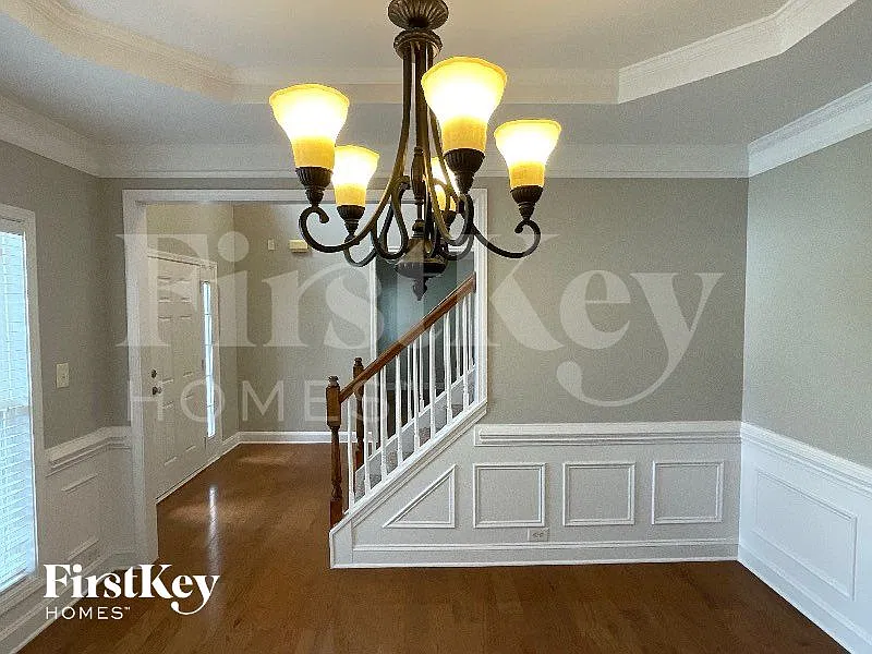 5 bed, 3.0 bath, 3405 sqft, $3,160 — Photo 2