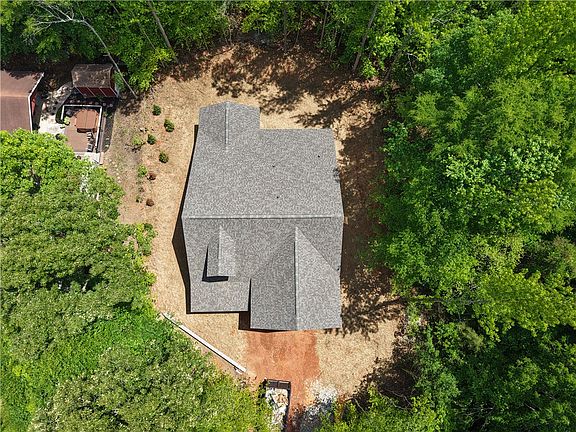 2nd image of 328 Point Rd