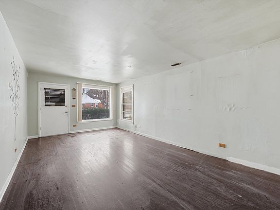 3rd image of 129 49th Ave