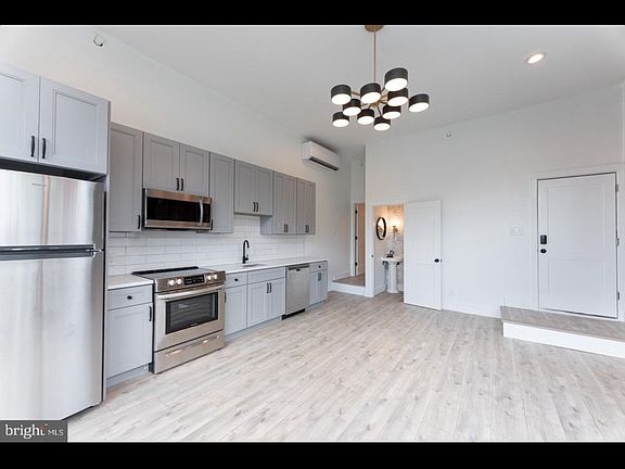 4th image of 1454 N Lawrence St #1