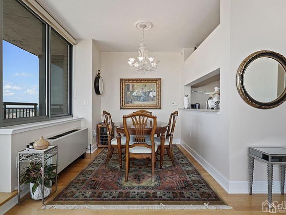3rd image of 1 Spring St Unit 2105