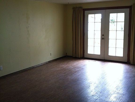 5th image of 1700 Charlott Ave