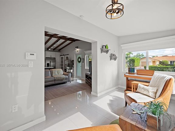 5th image of 6230 SW 27th St