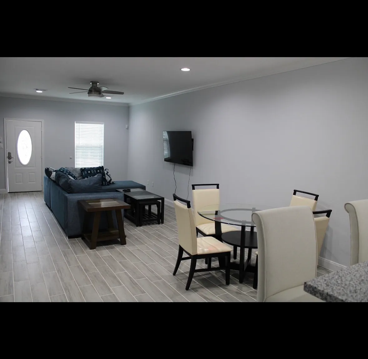 2 bed, 2.5 bath, 1500 sqft, $2,000 — Photo 2