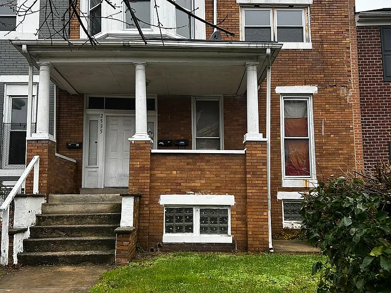2535 Brookfield Ave — Photo 1