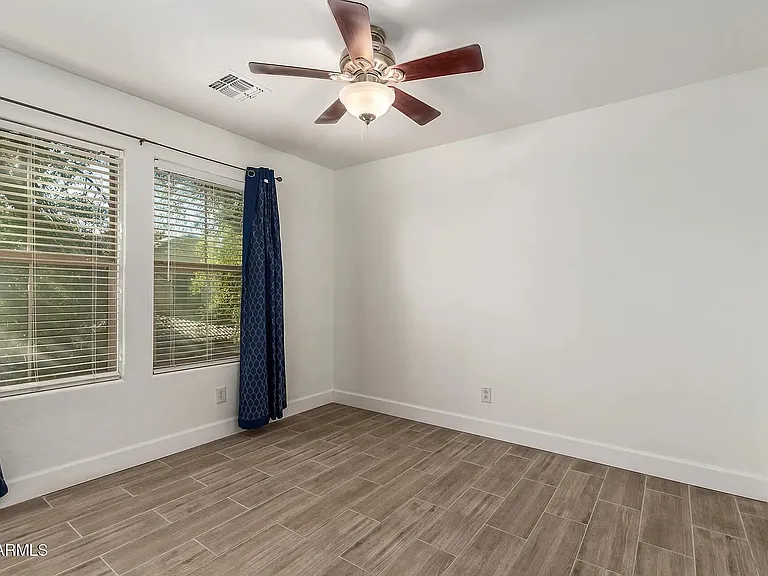 1935 E Oxford Ln — Photo 23