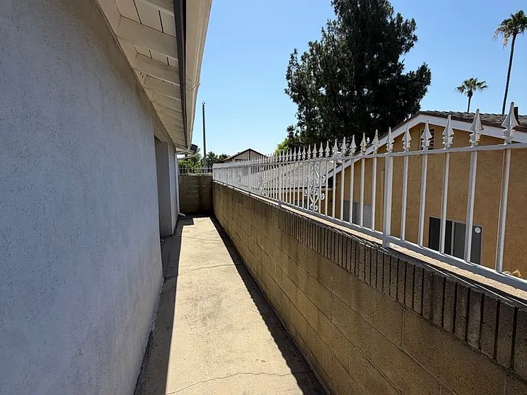 927 Redlen Ave — Photo 73