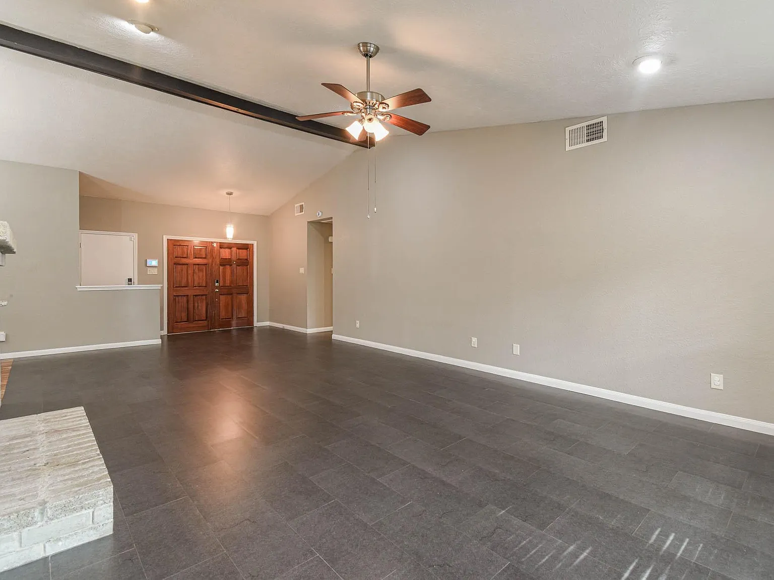3 bed, 2.0 bath, 1810 sqft, $2,100 — Photo 4