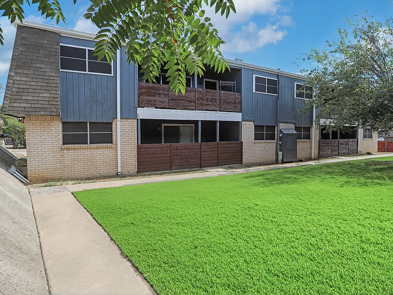 Sunset Height Apartments — Photo 12