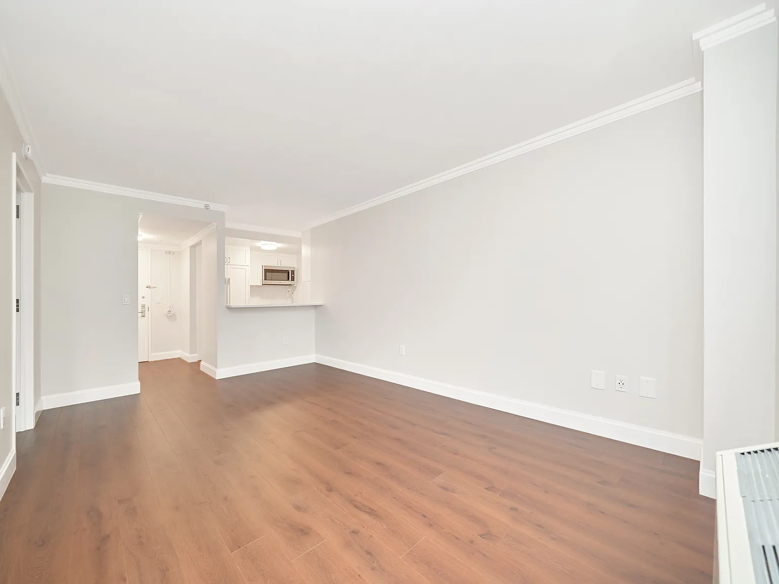 160 Riverside Boulevard — Photo 4