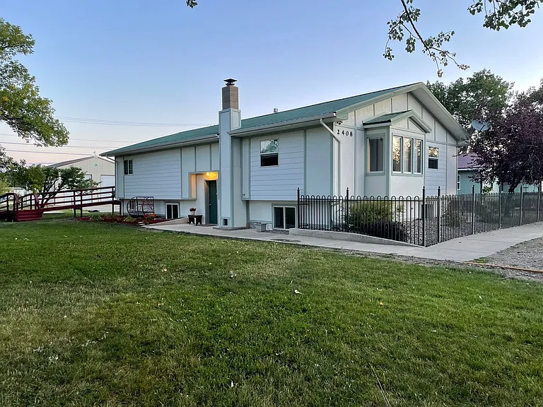 2408 Main St — Photo 14